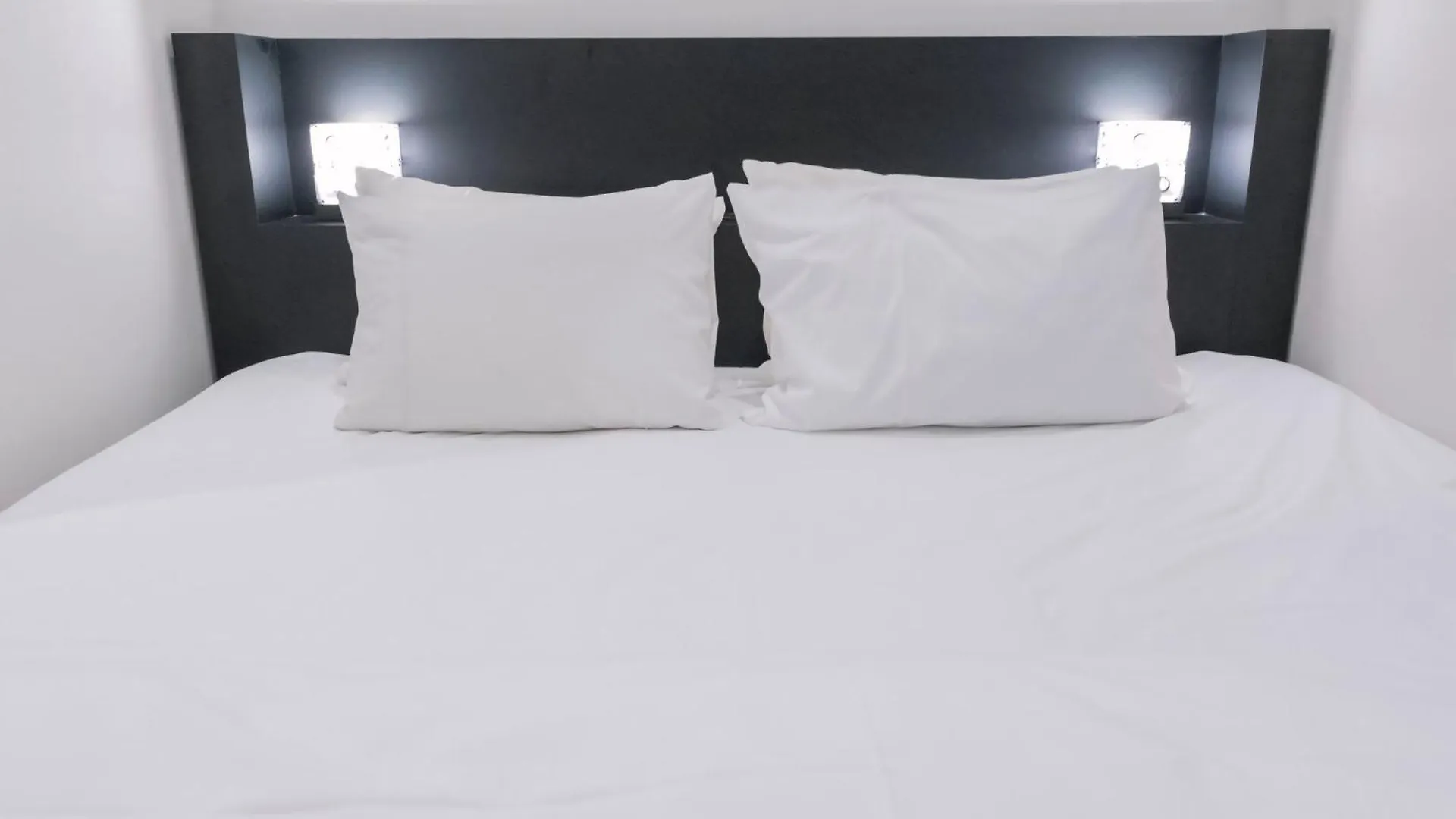 Hotel Trad Replay Ōsaka 3*,